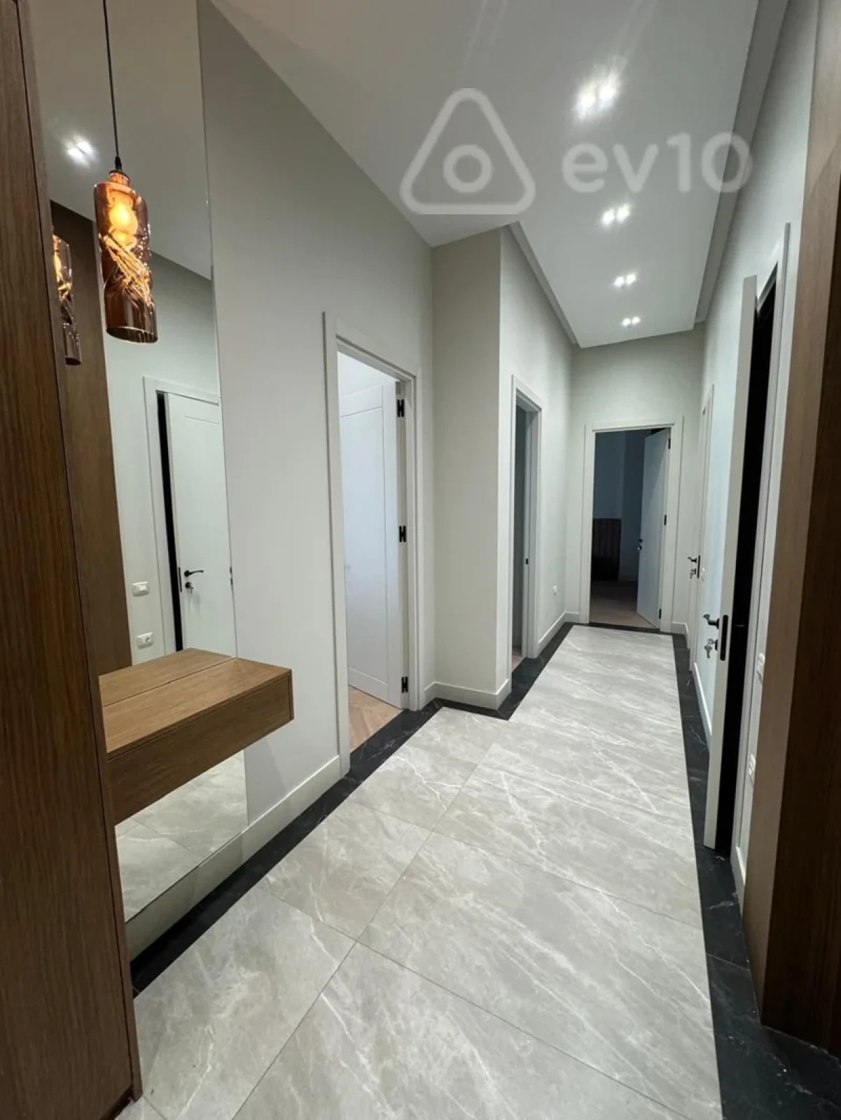 Kirayə verilir 4 otaqlı yeni tikili 150 m²