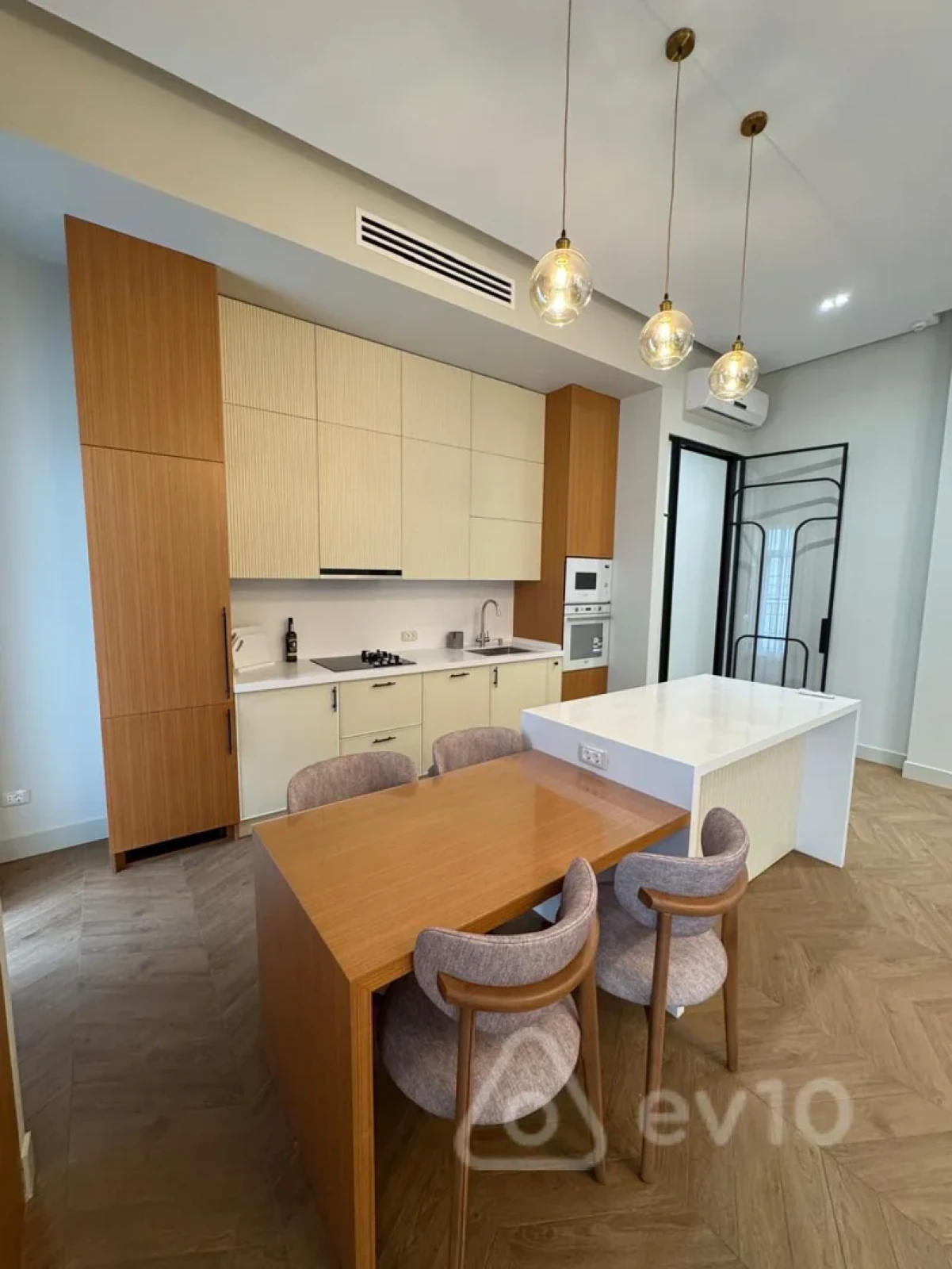 Kirayə verilir 4 otaqlı yeni tikili 150 m²