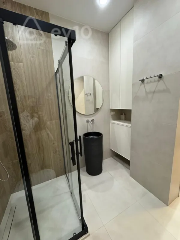 Kirayə verilir 4 otaqlı yeni tikili 150 m²