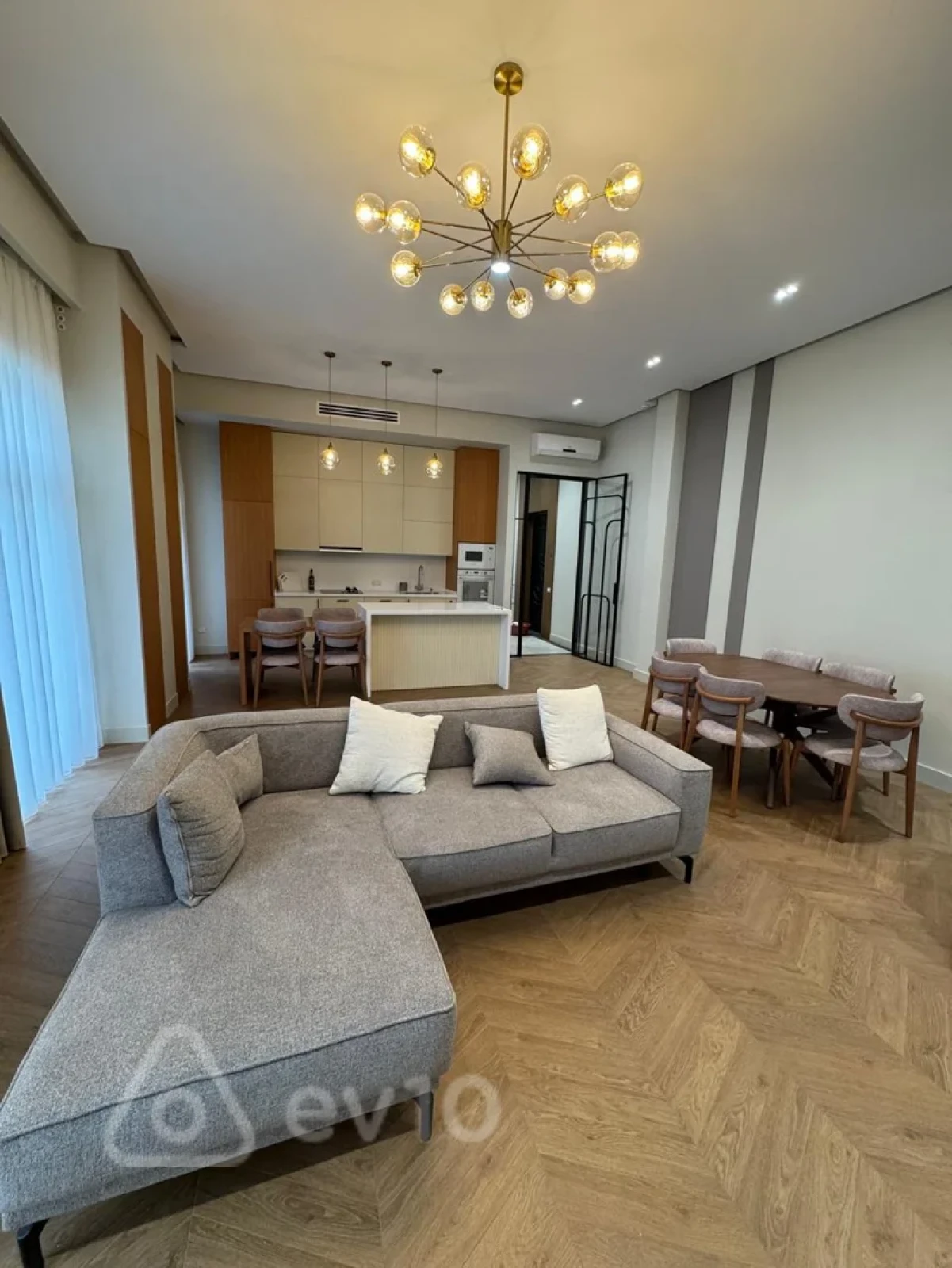 Kirayə verilir 4 otaqlı yeni tikili 150 m²