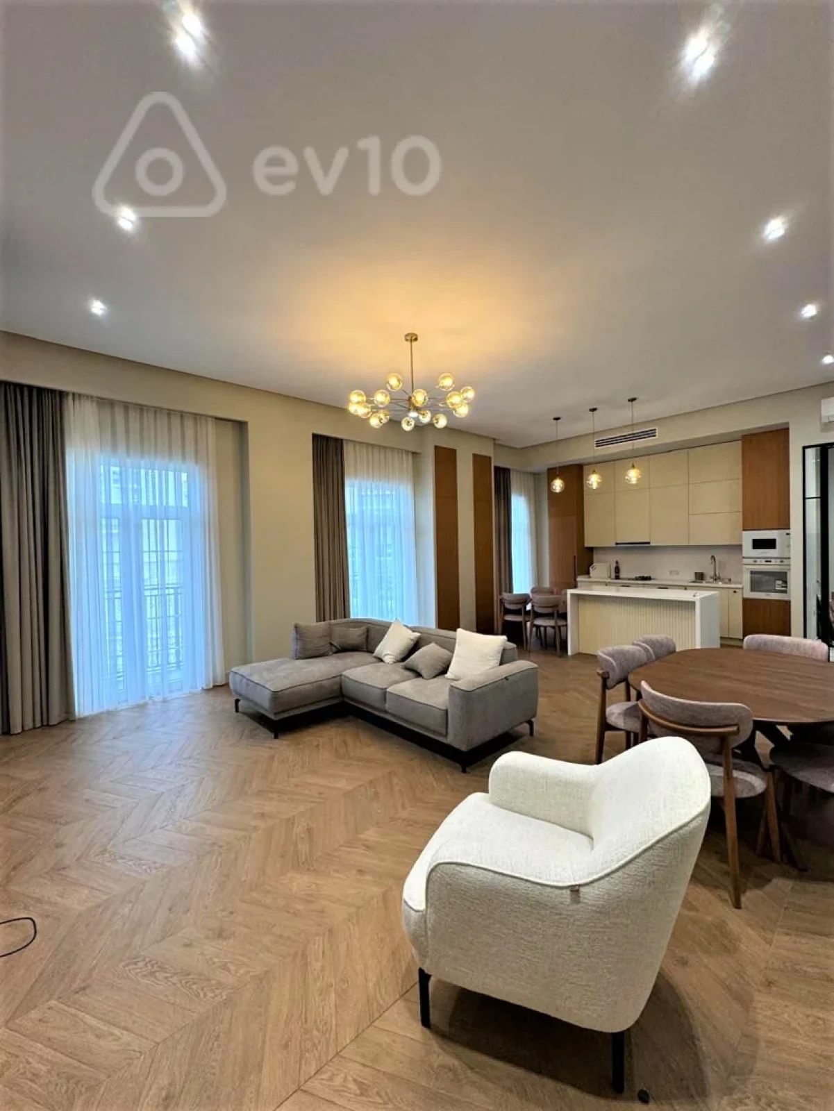 Kirayə verilir 4 otaqlı yeni tikili 150 m²