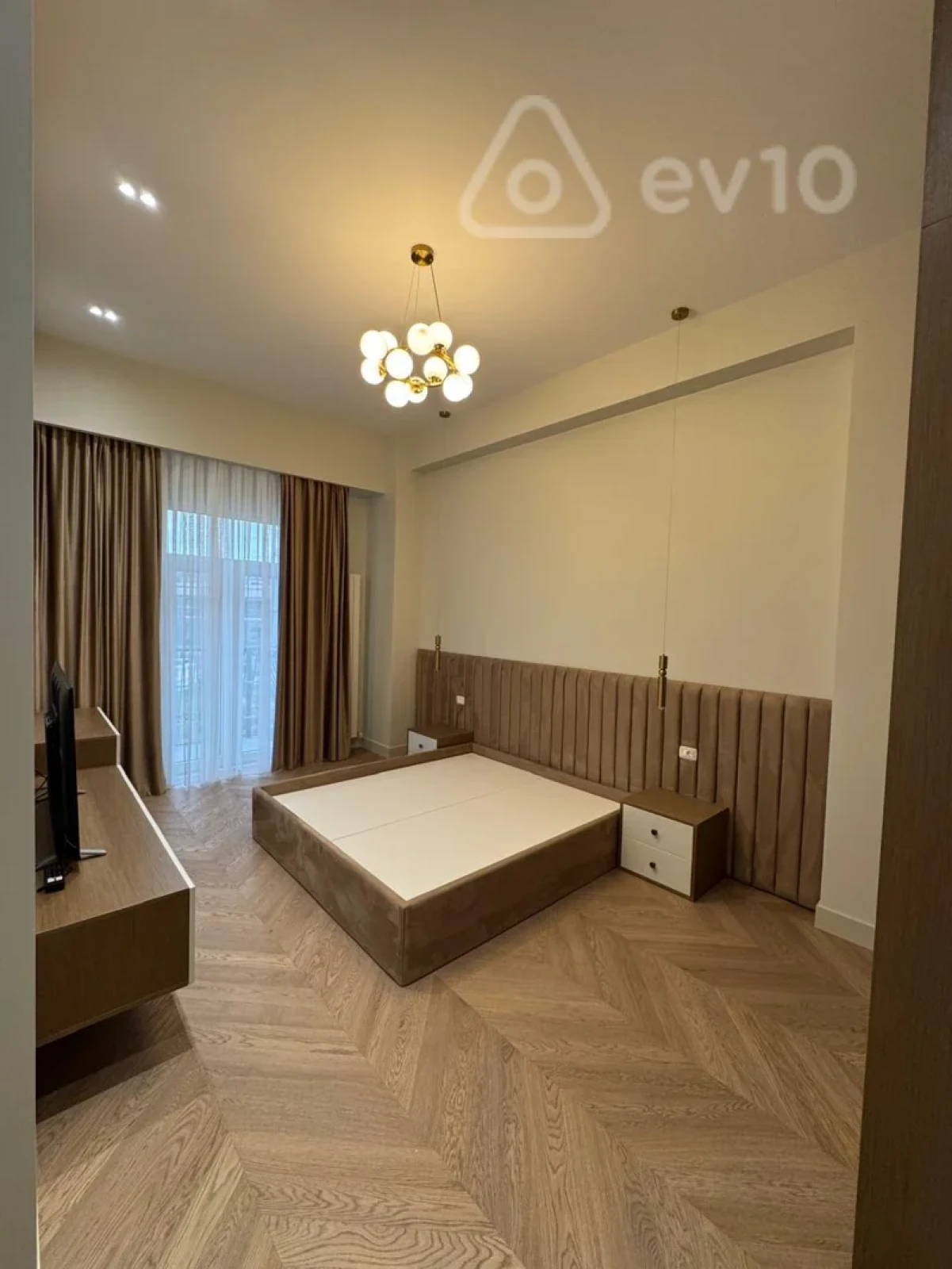 Kirayə verilir 4 otaqlı yeni tikili 150 m²