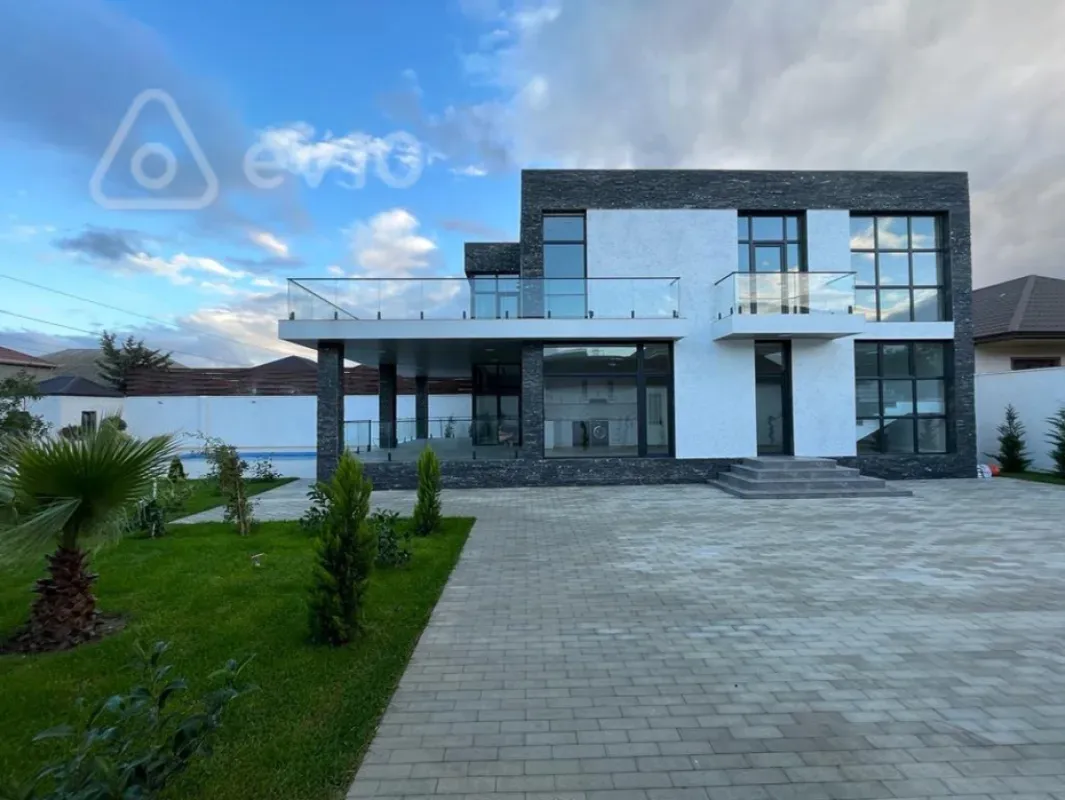 Satılır 5 otaqlı həyət evi 380 m²