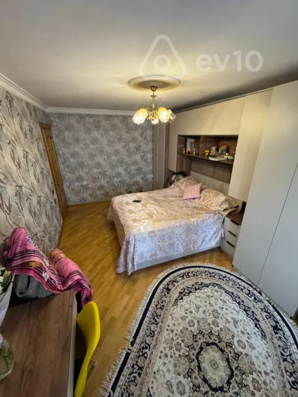 Satılır 3 otaqlı köhnə tikili 80 m²