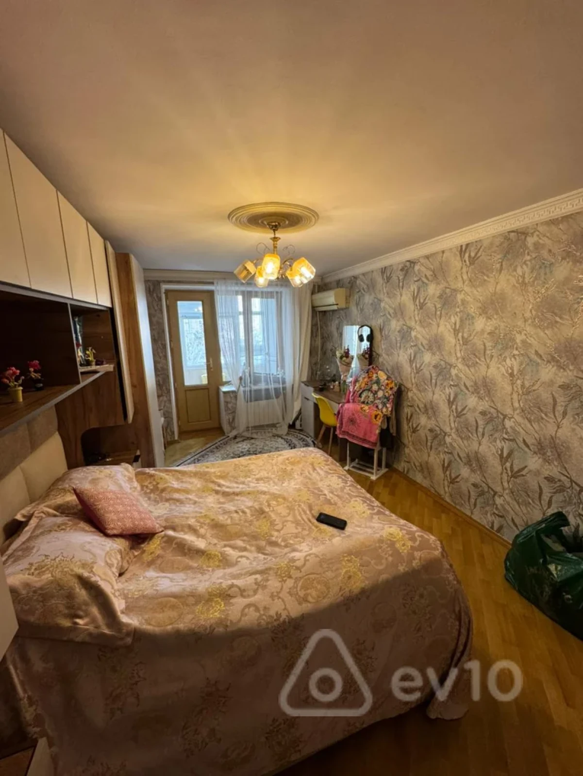 Satılır 3 otaqlı köhnə tikili 80 m²