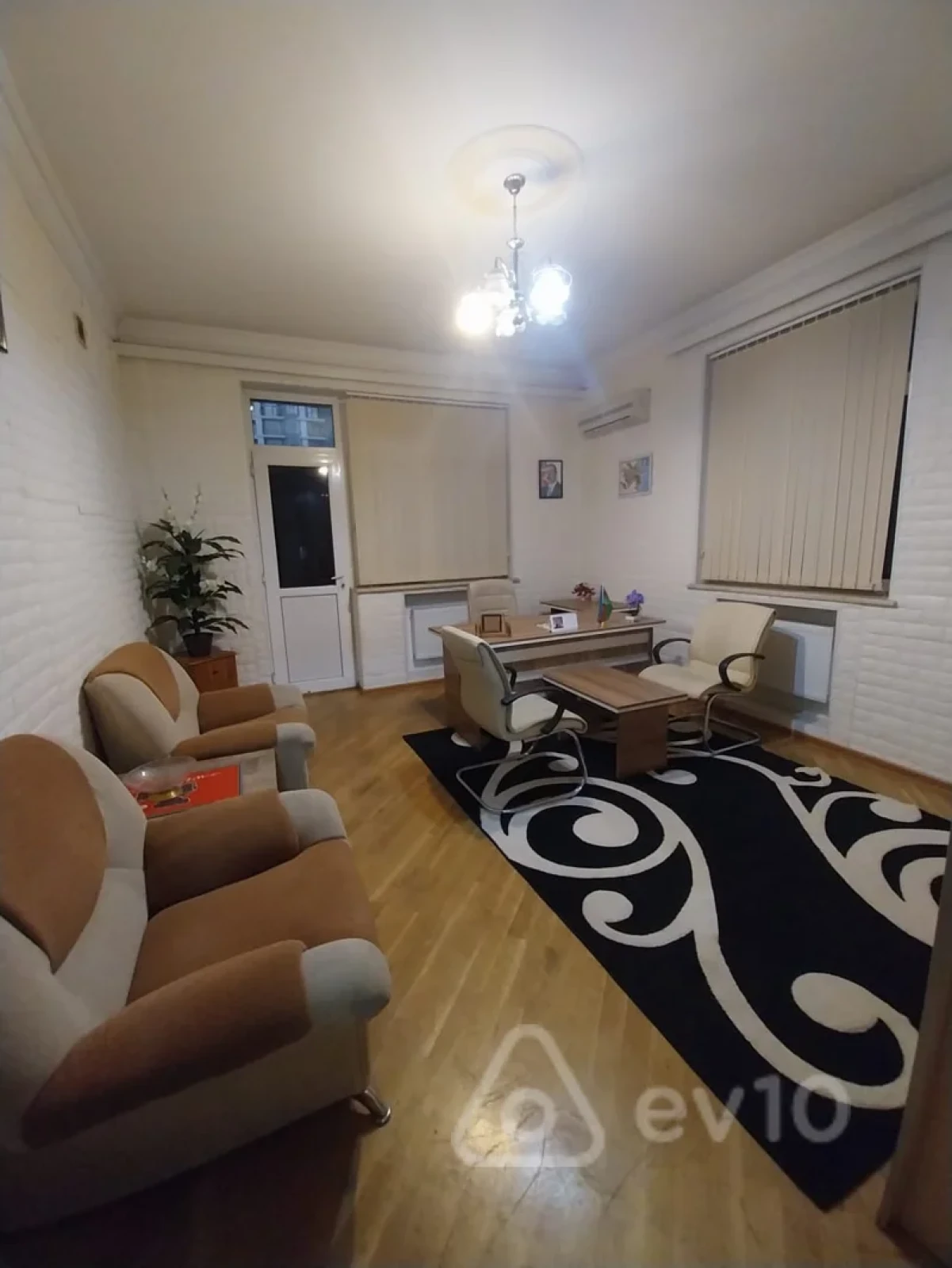 Kirayə verilir 4 otaqlı ofis 250 m²