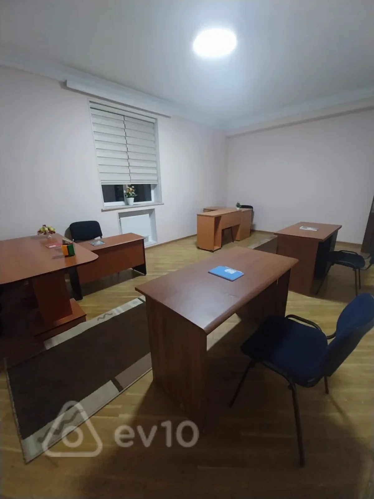 Kirayə verilir 4 otaqlı ofis 250 m²