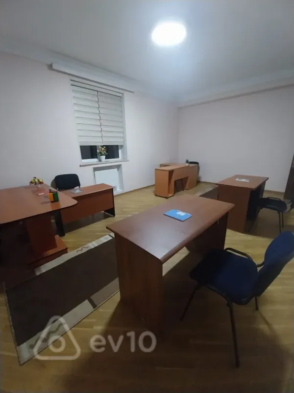 Kirayə verilir 4 otaqlı ofis 250 m²
