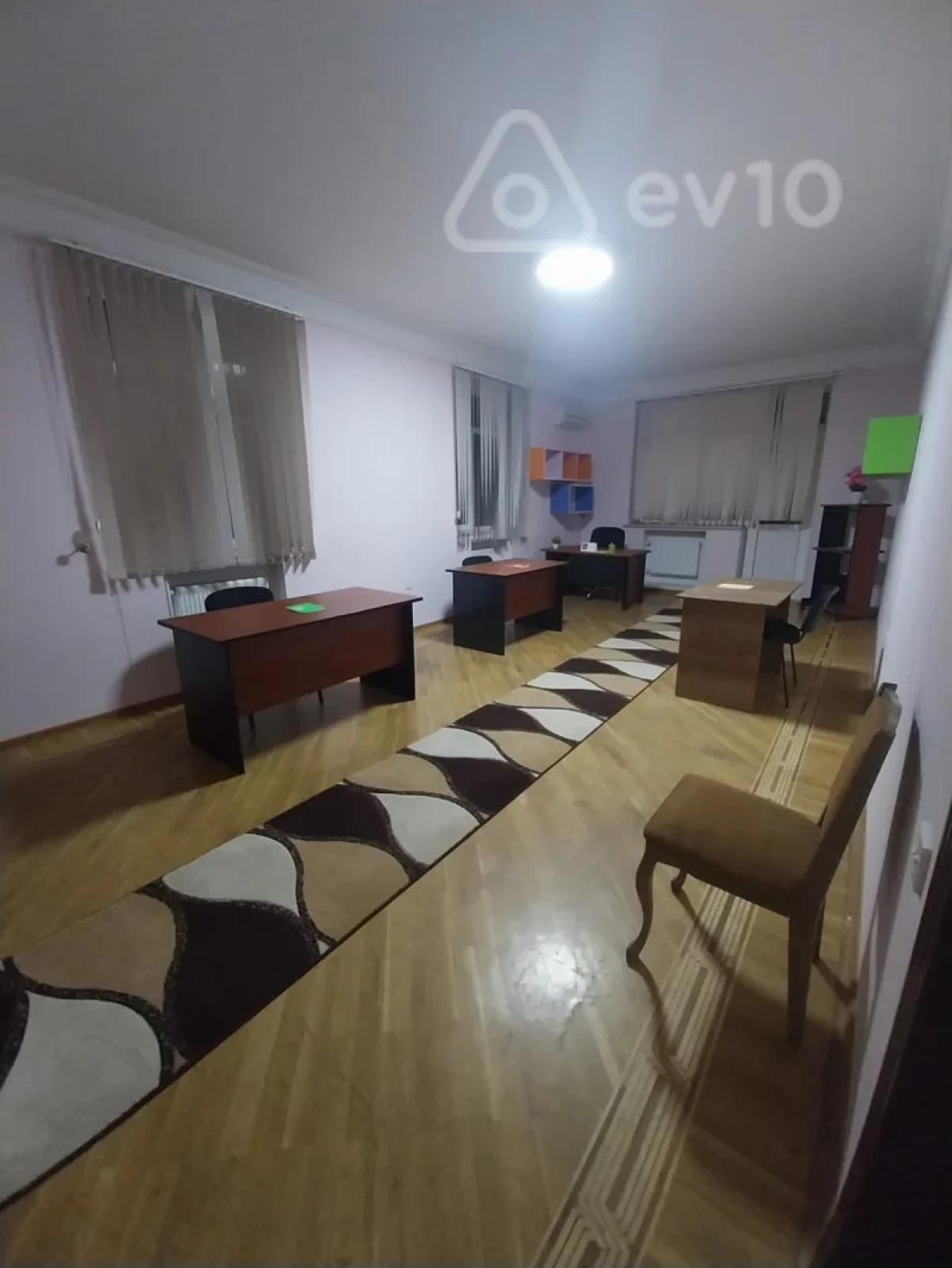 Kirayə verilir 4 otaqlı ofis 250 m²