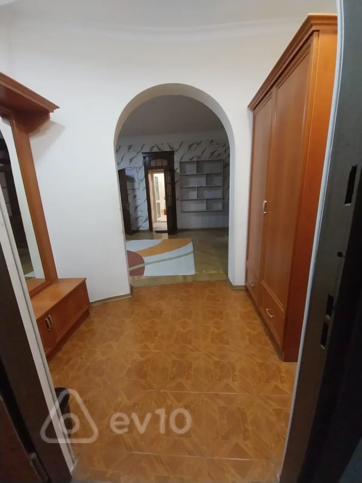 Kirayə verilir 4 otaqlı ofis 250 m²