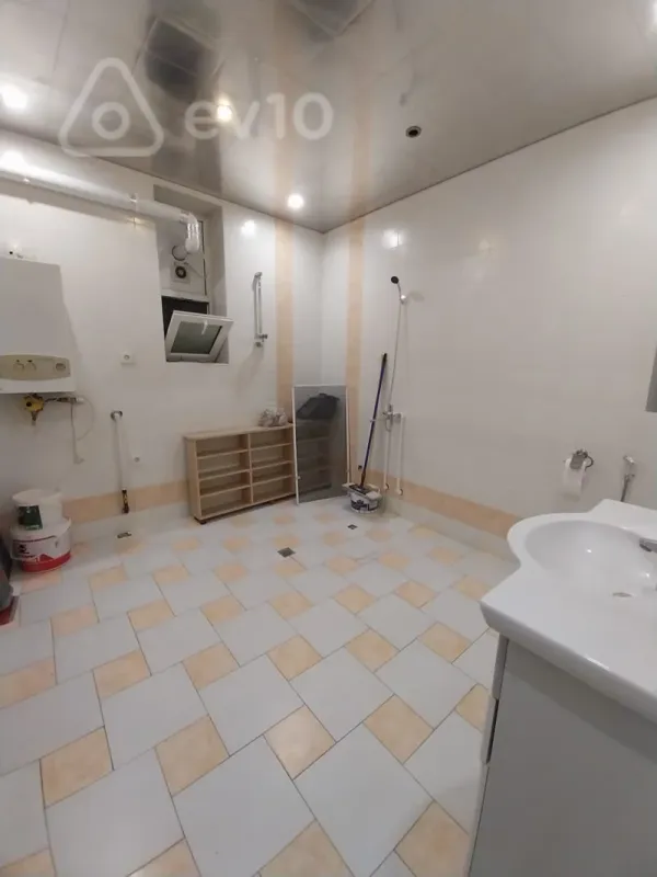 Kirayə verilir 4 otaqlı ofis 250 m²