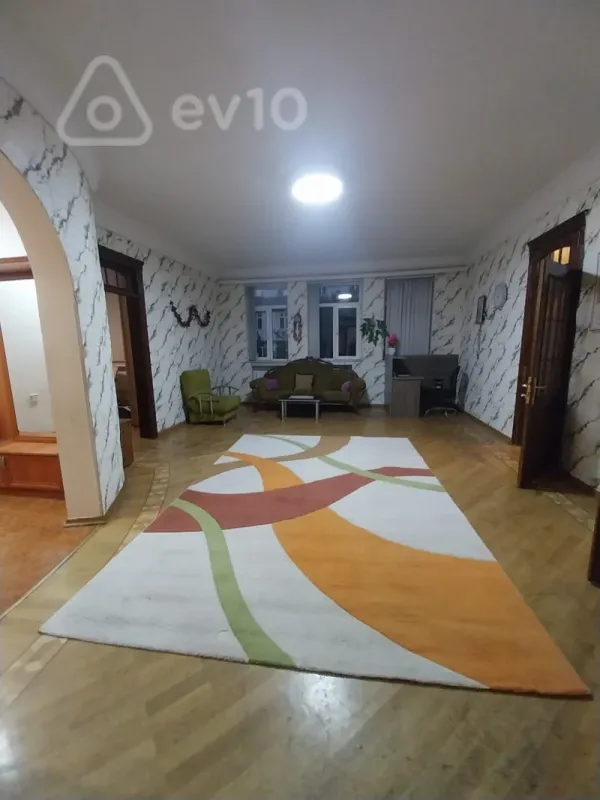 Kirayə verilir 4 otaqlı ofis 250 m²