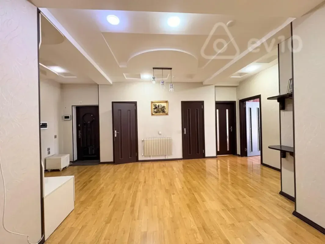 Kirayə verilir 3 otaqlı yeni tikili 127 m²