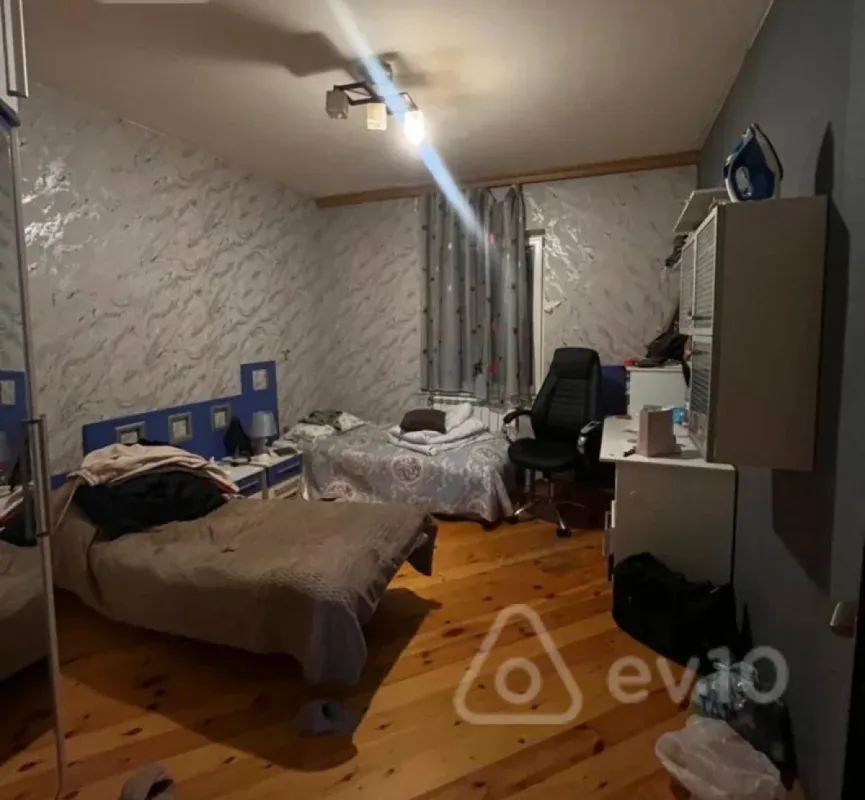 Kirayə verilir 4 otaqlı köhnə tikili 90 m²