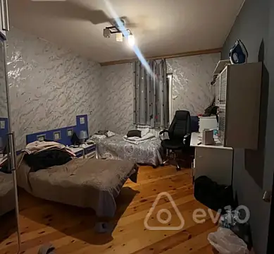 Kirayə verilir 4 otaqlı köhnə tikili 90 m²