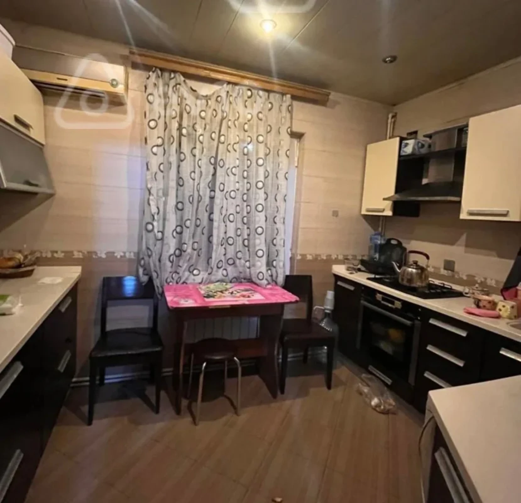 Kirayə verilir 4 otaqlı köhnə tikili 90 m²