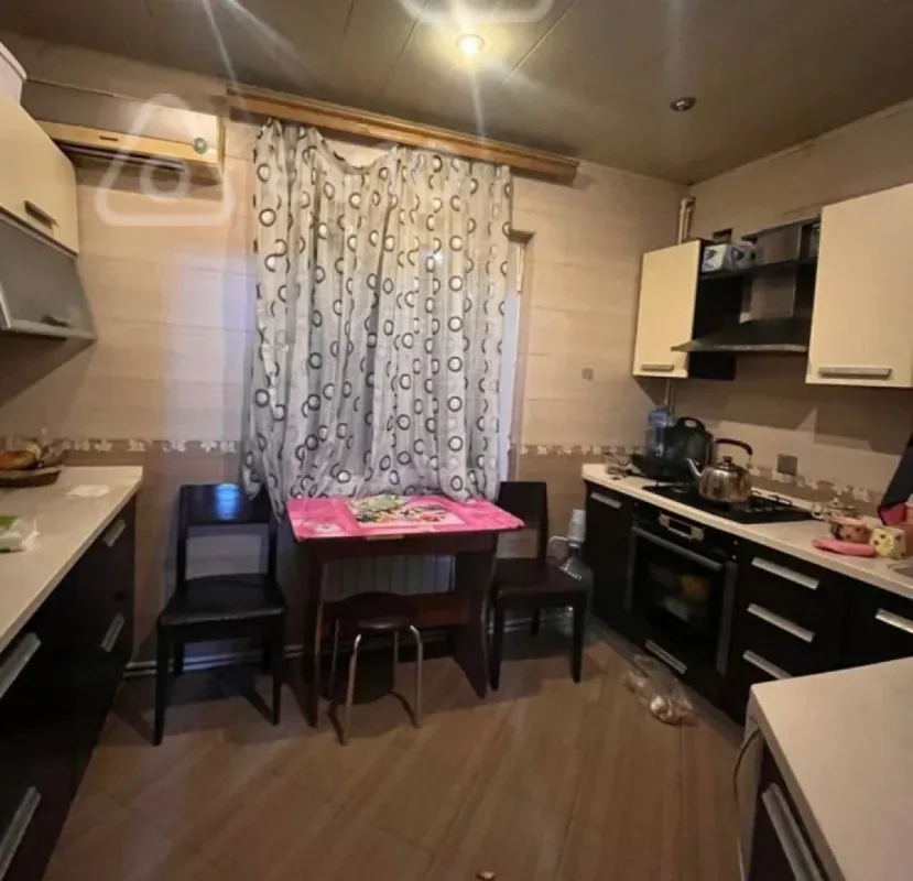 Kirayə verilir 4 otaqlı köhnə tikili 90 m²