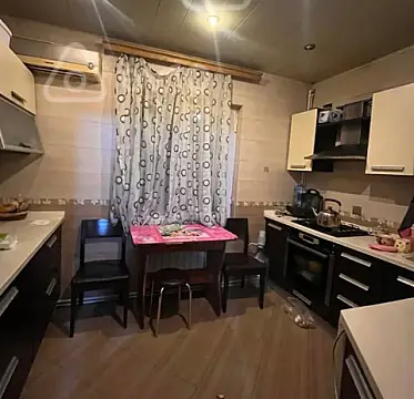 Kirayə verilir 4 otaqlı köhnə tikili 90 m²