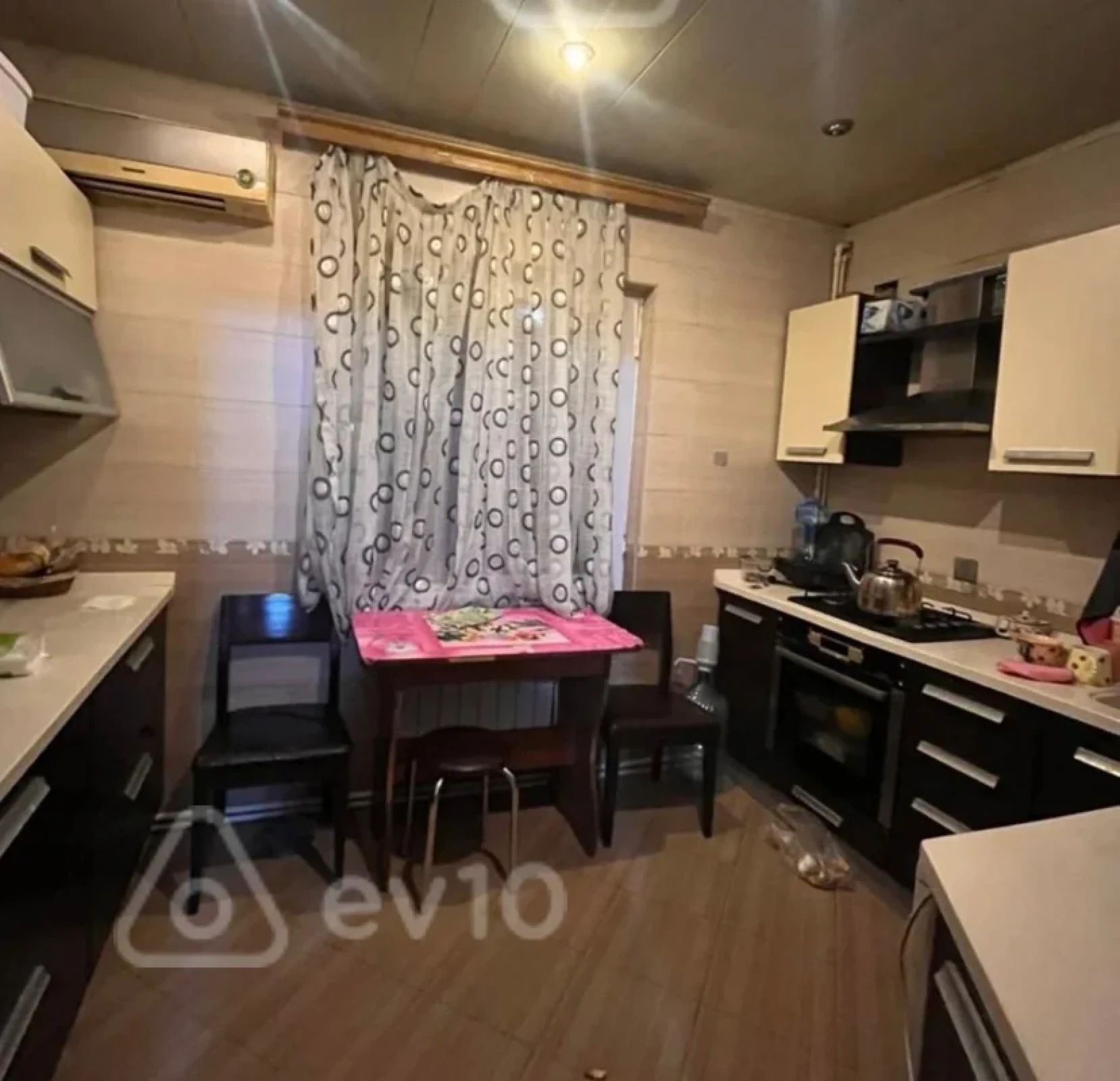 Kirayə verilir 4 otaqlı köhnə tikili 90 m²