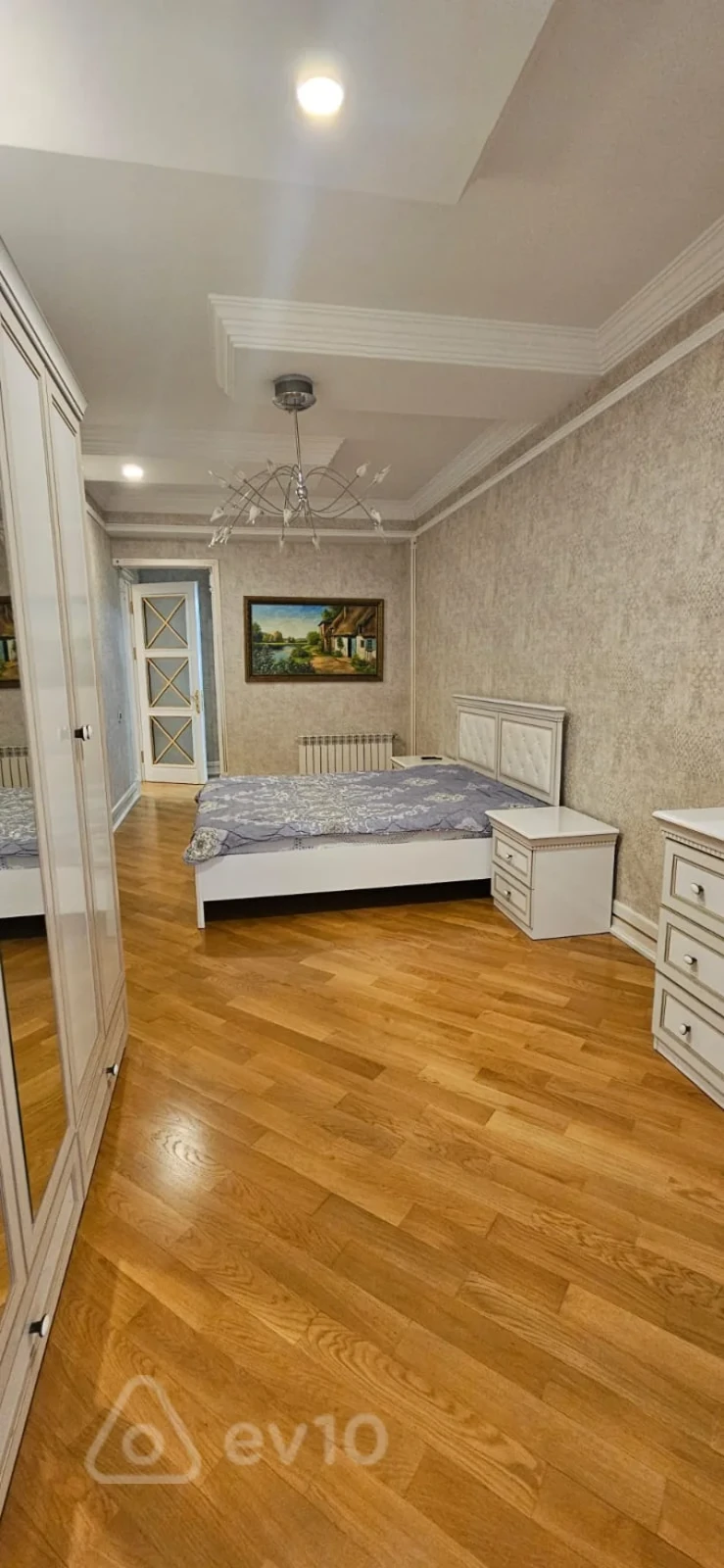 Kirayə verilir 4 otaqlı yeni tikili 210 m²
