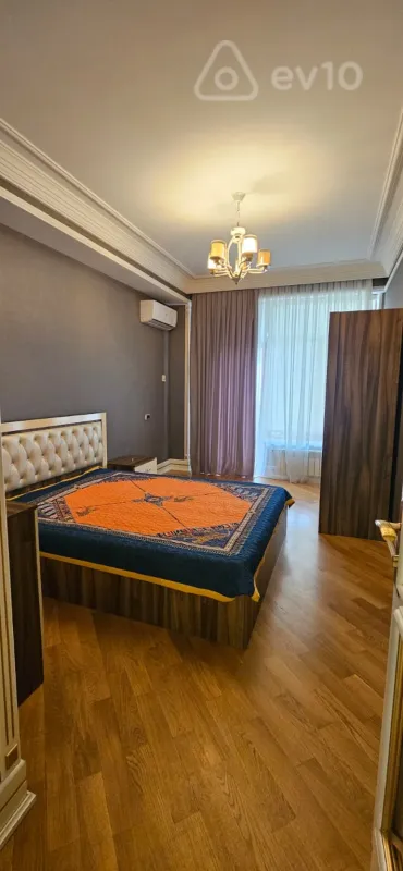 Kirayə verilir 4 otaqlı yeni tikili 210 m²