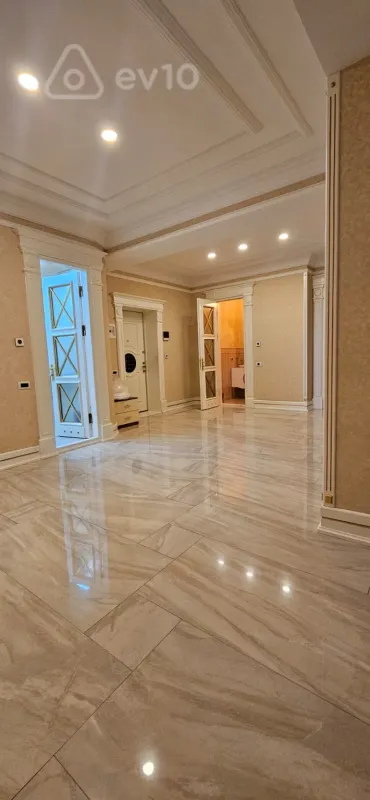 Kirayə verilir 4 otaqlı yeni tikili 210 m²