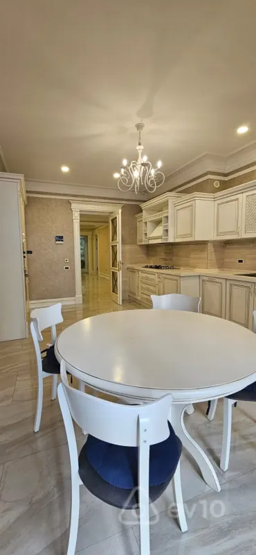 Kirayə verilir 4 otaqlı yeni tikili 210 m²