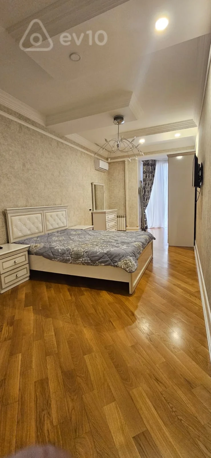Kirayə verilir 4 otaqlı yeni tikili 210 m²