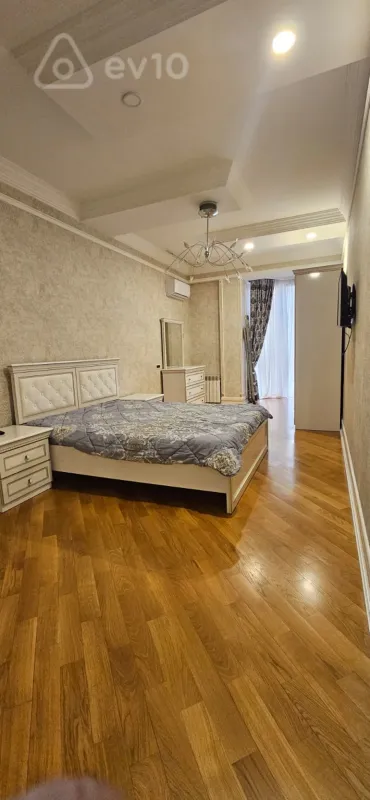 Kirayə verilir 4 otaqlı yeni tikili 210 m²