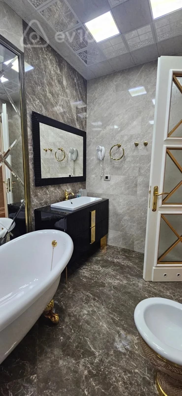 Kirayə verilir 4 otaqlı yeni tikili 210 m²