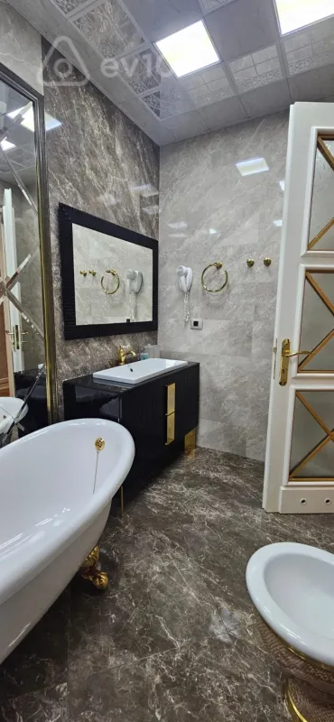 Kirayə verilir 4 otaqlı yeni tikili 210 m²