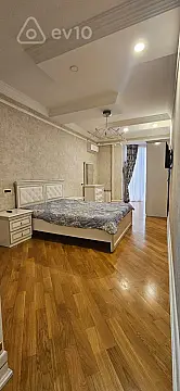 Kirayə verilir 4 otaqlı yeni tikili 210 m²