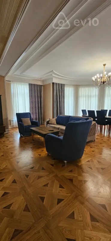 Kirayə verilir 4 otaqlı yeni tikili 210 m²