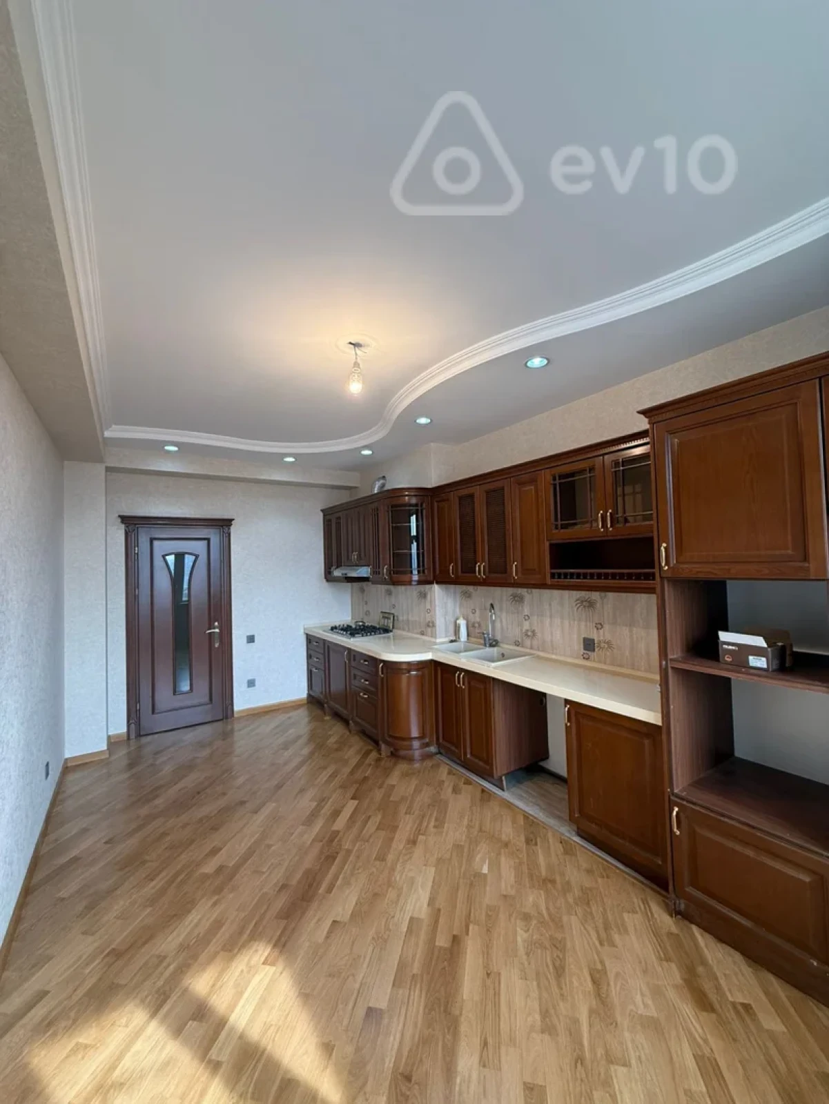 Satılır 3 otaqlı yeni tikili 155 m²