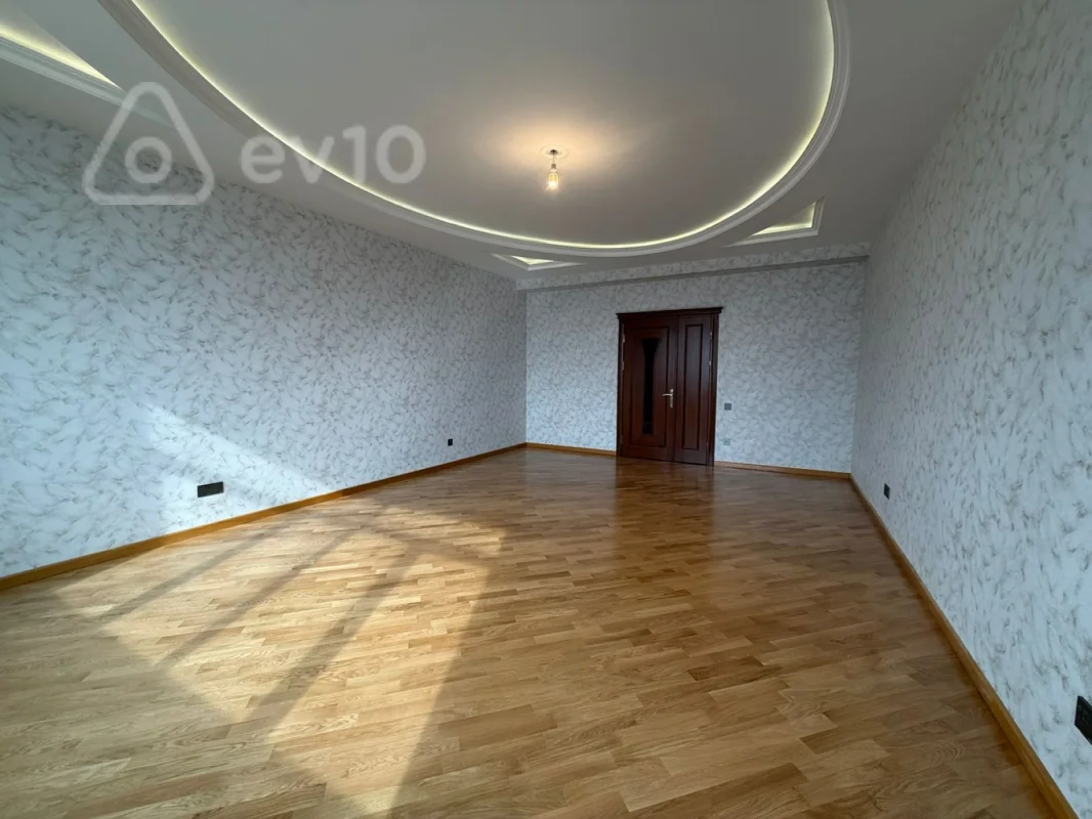 Satılır 3 otaqlı yeni tikili 155 m²