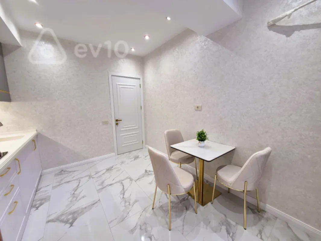 Satılır 4 otaqlı yeni tikili 110 m²