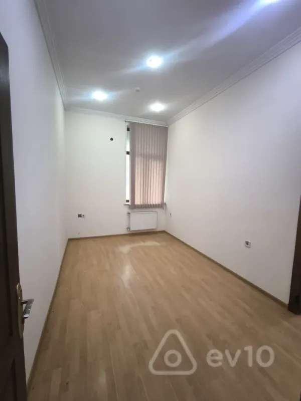 Kirayə verilir 11 otaqlı ofis 280 m²