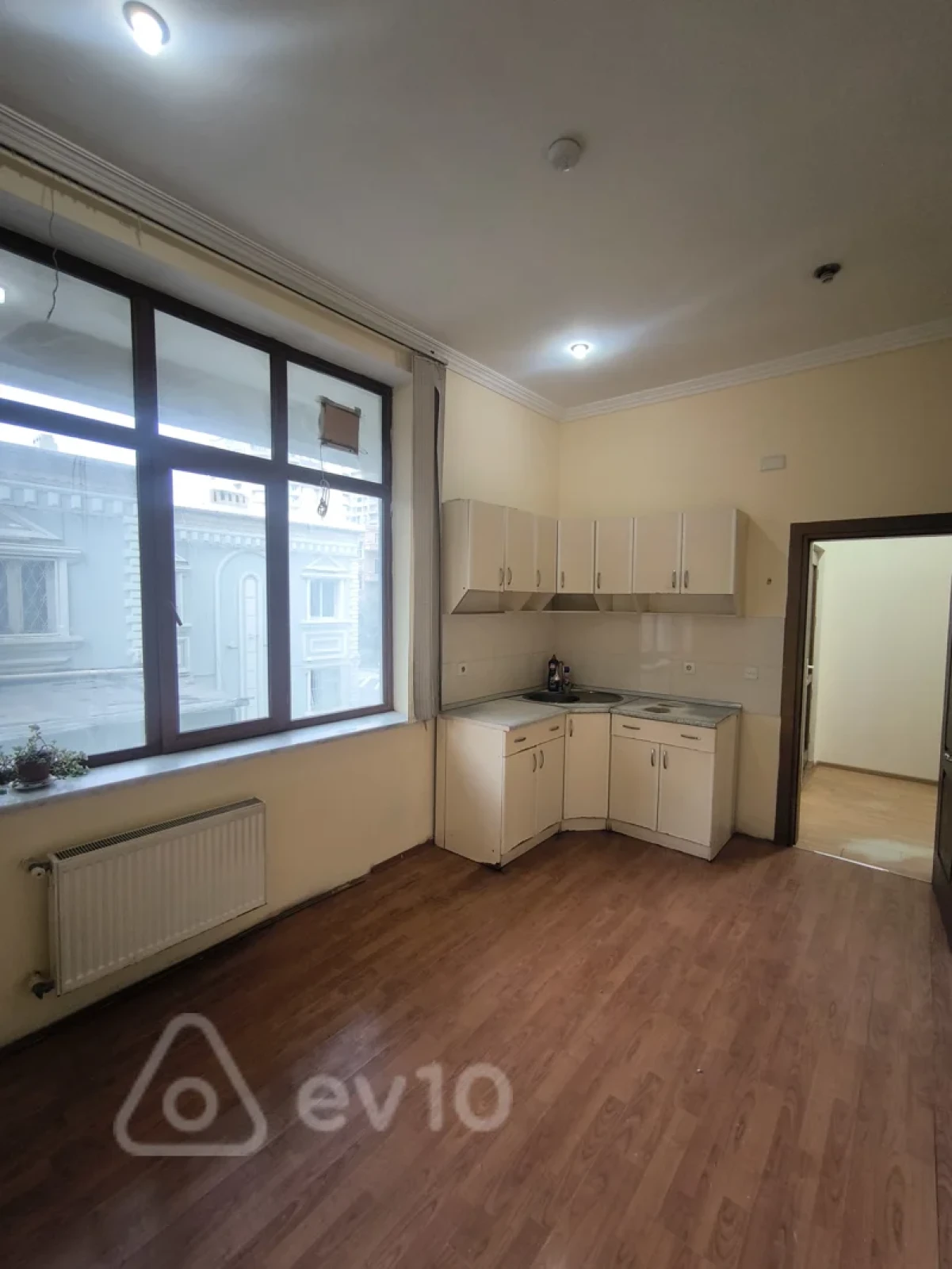 Kirayə verilir 11 otaqlı ofis 280 m²
