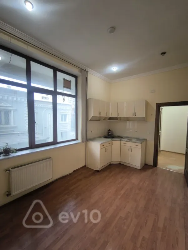 Kirayə verilir 11 otaqlı ofis 280 m²
