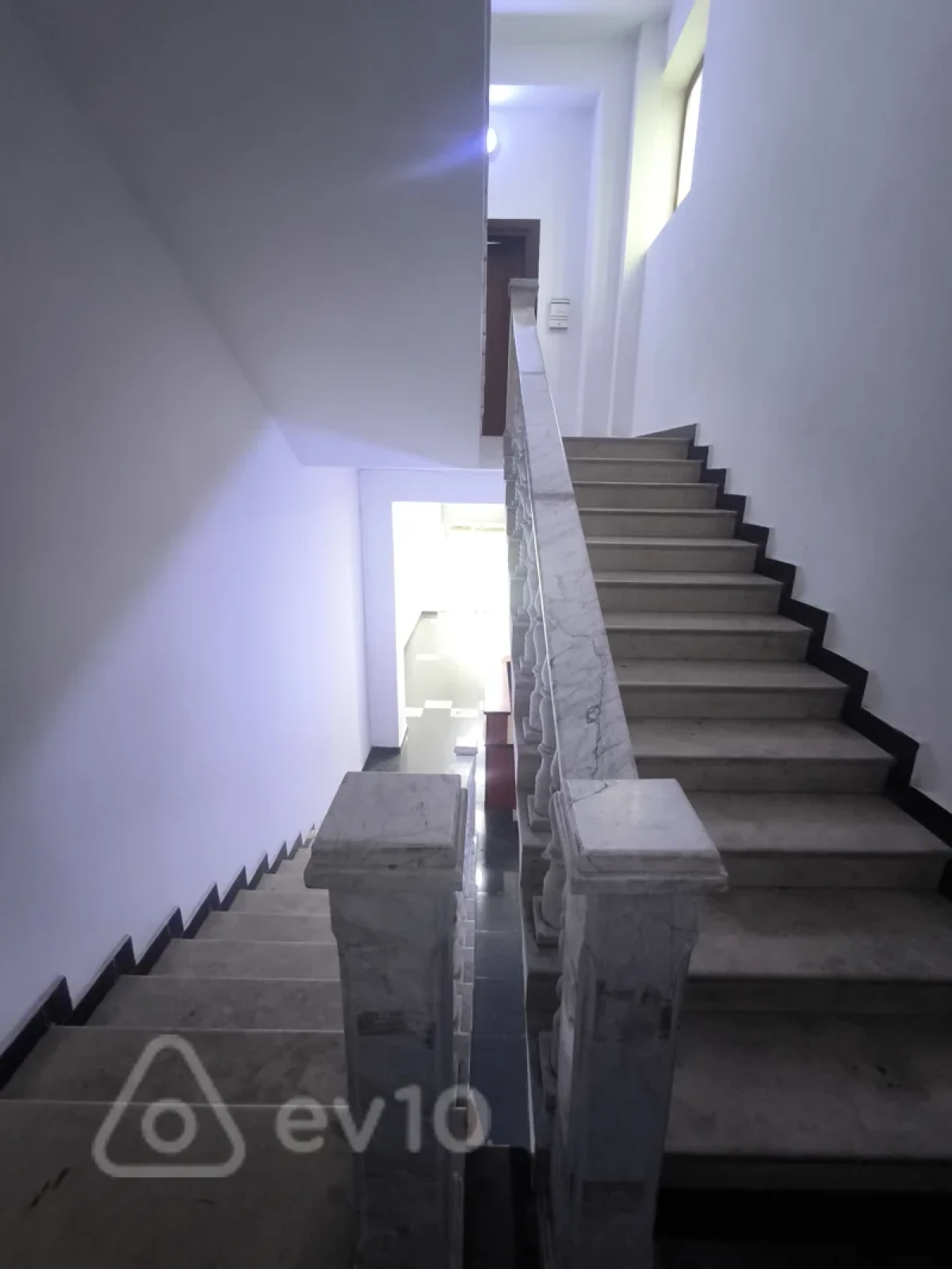 Kirayə verilir 11 otaqlı ofis 280 m²