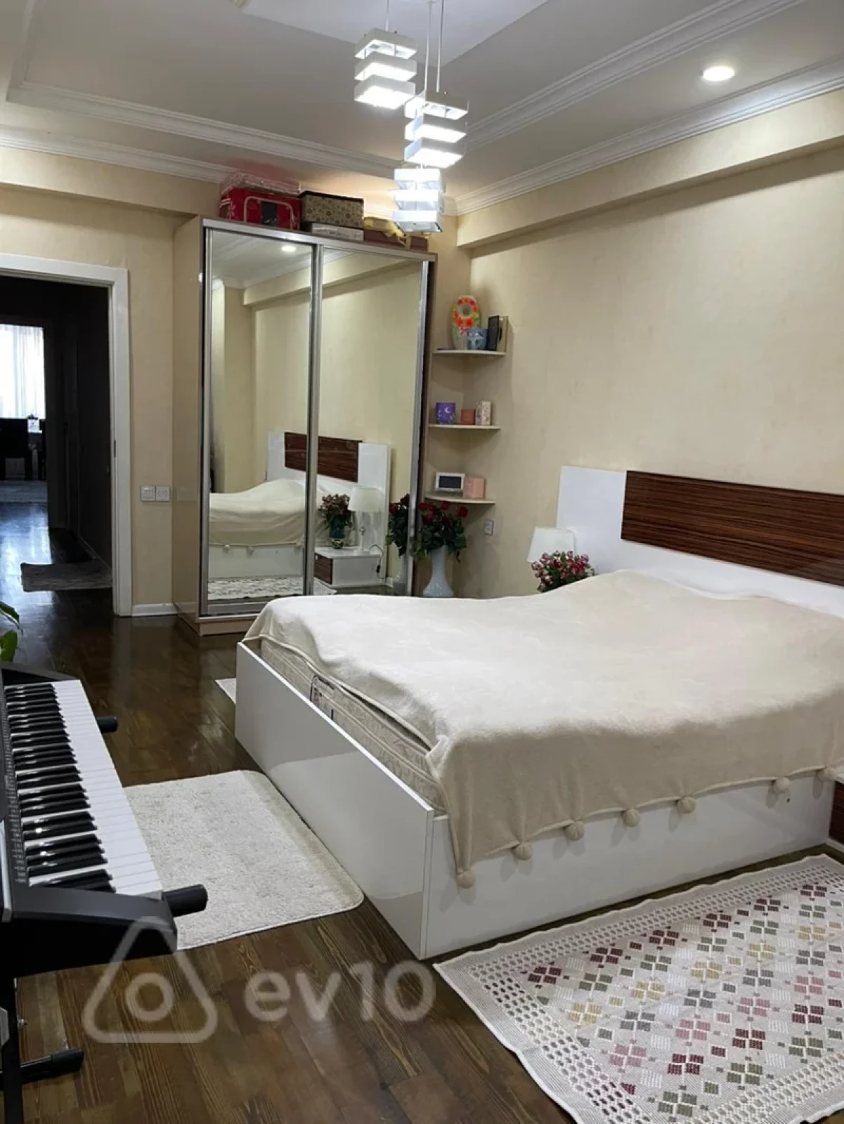 Satılır 3 otaqlı yeni tikili 115 m²