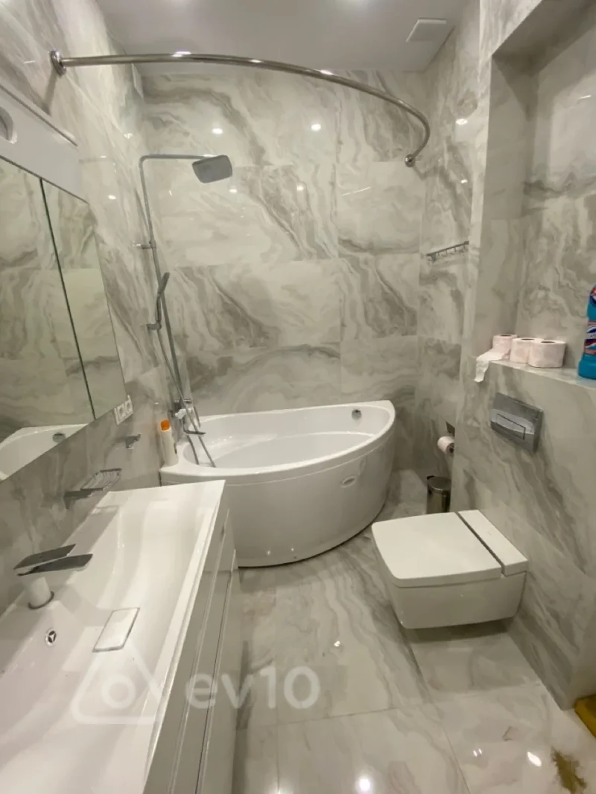 Kirayə verilir 2 otaqlı yeni tikili 70 m²