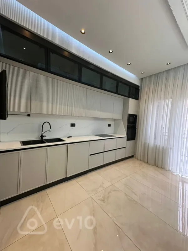 Satılır 4 otaqlı yeni tikili 140 m²