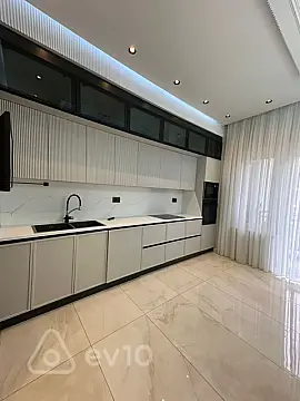 Satılır 4 otaqlı yeni tikili 140 m²