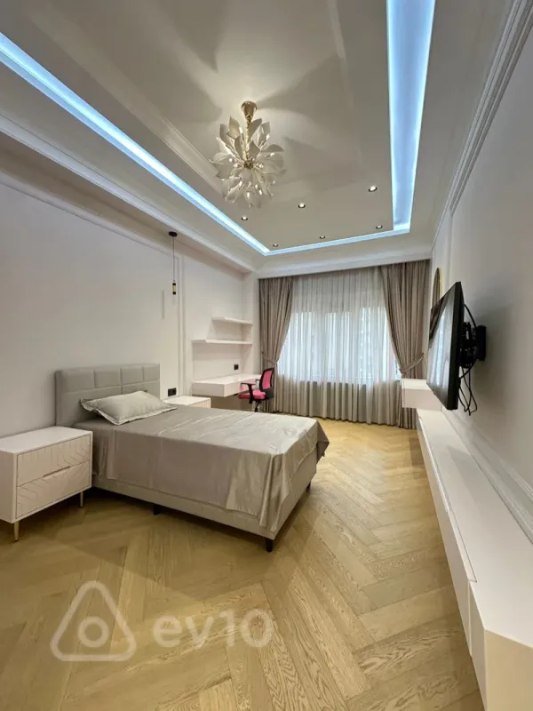 Satılır 4 otaqlı yeni tikili 140 m²