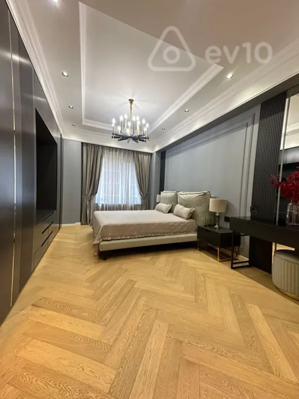 Satılır 4 otaqlı yeni tikili 140 m²