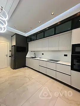 Satılır 4 otaqlı yeni tikili 140 m²