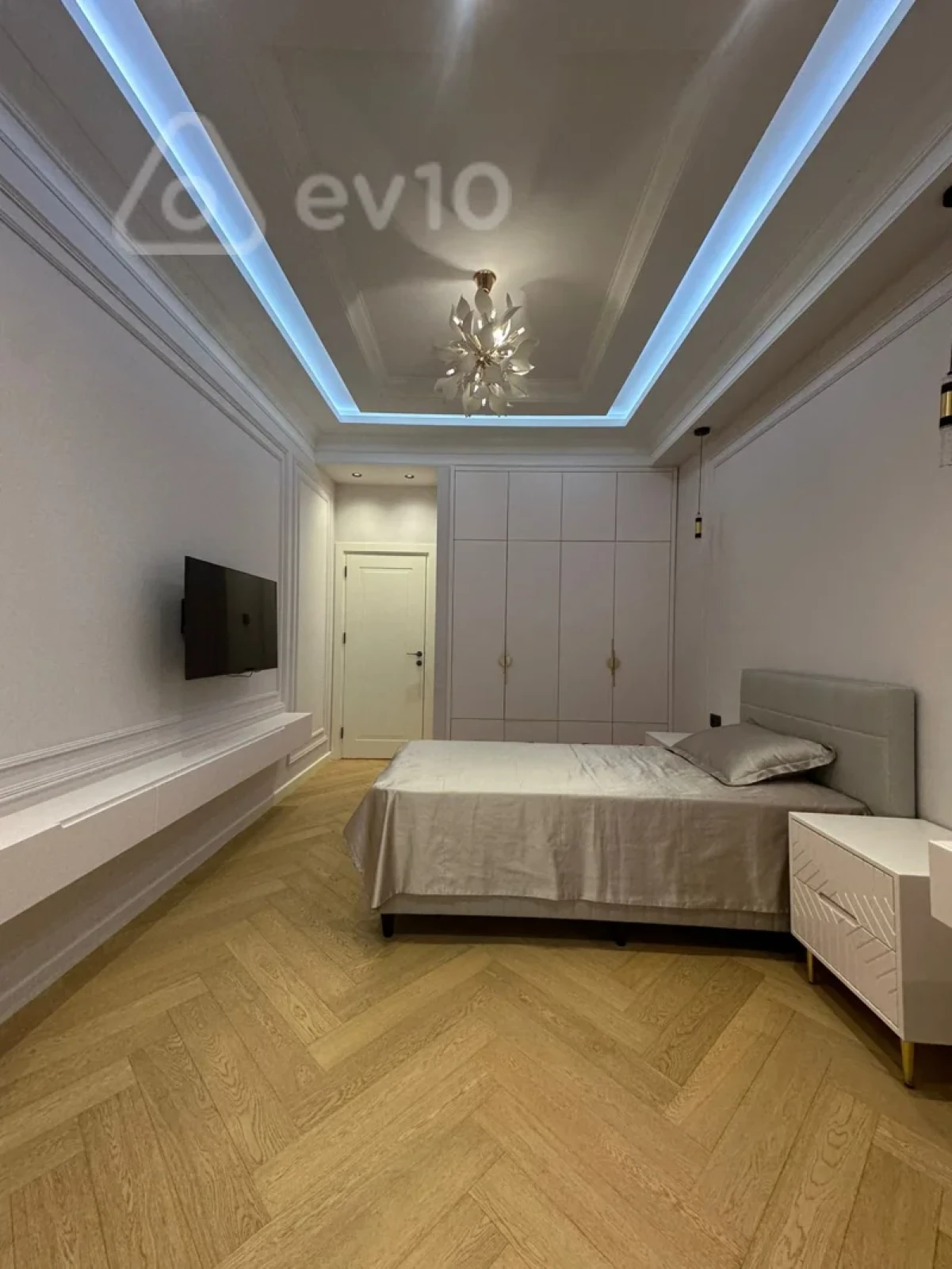 Satılır 4 otaqlı yeni tikili 140 m²