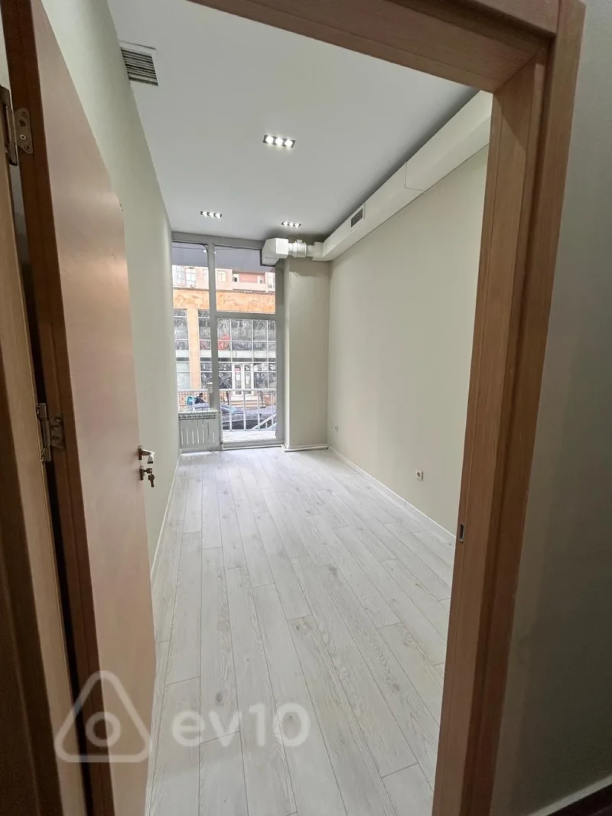 Kirayə verilir 3 otaqlı ofis 60 m²