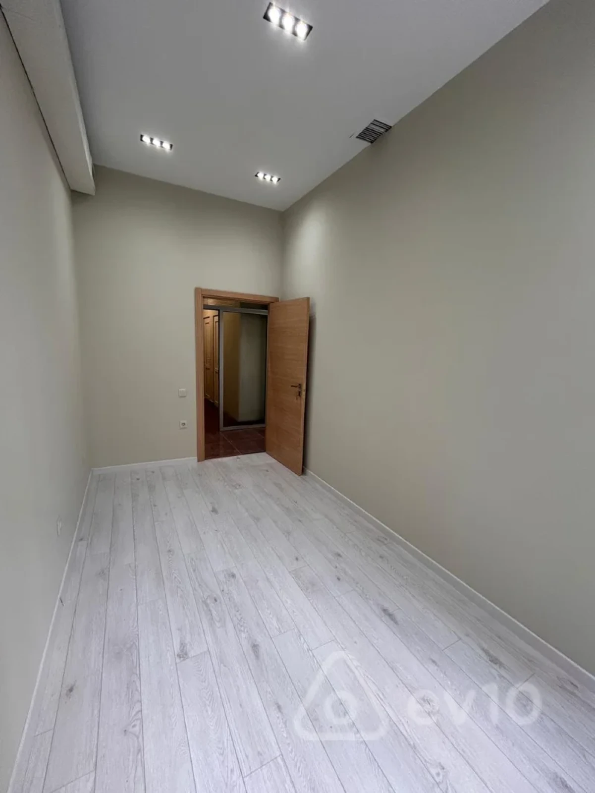 Kirayə verilir 3 otaqlı ofis 60 m²